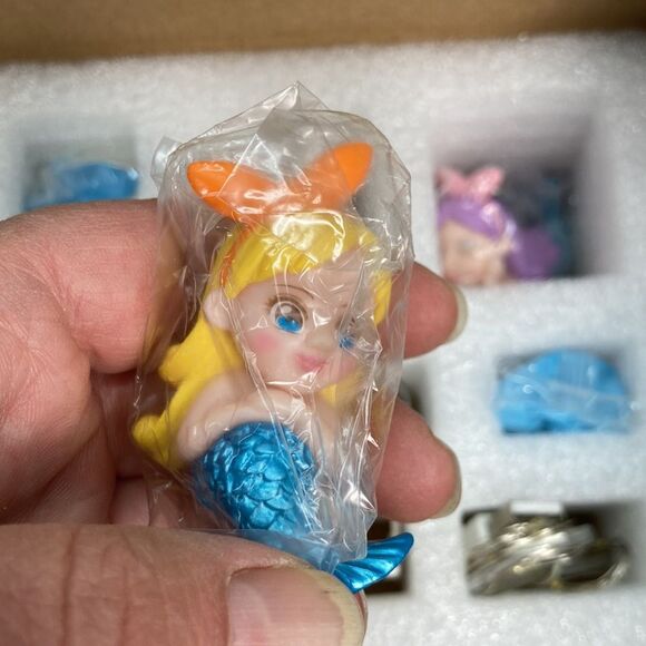 Christmas Advent Calendar Ages 3+ DIY Create a Mermaid Scene in a Globe. - Picture 10 of 11